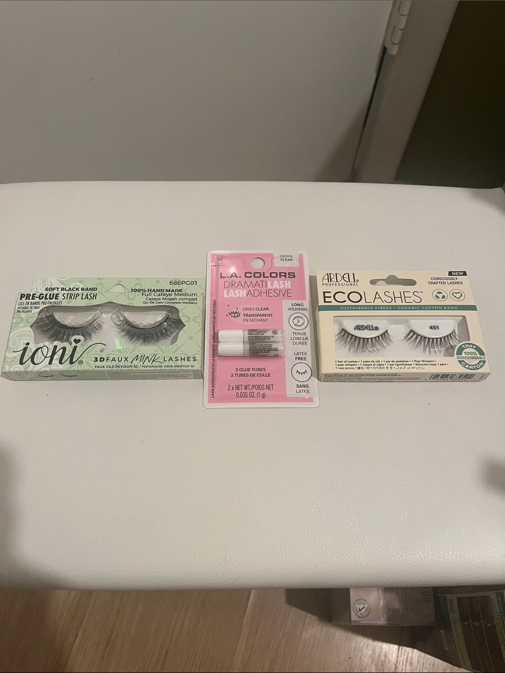 Two sets faux lashes + glue